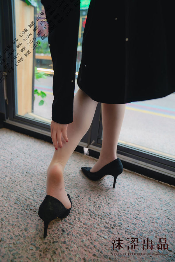 [Calcetines] VOL.056 Cálido vestidito negro