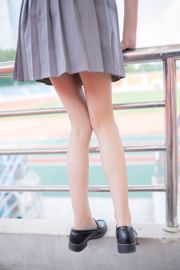 [Wind Field] NO.060 bare feet and beautiful legs in sports field